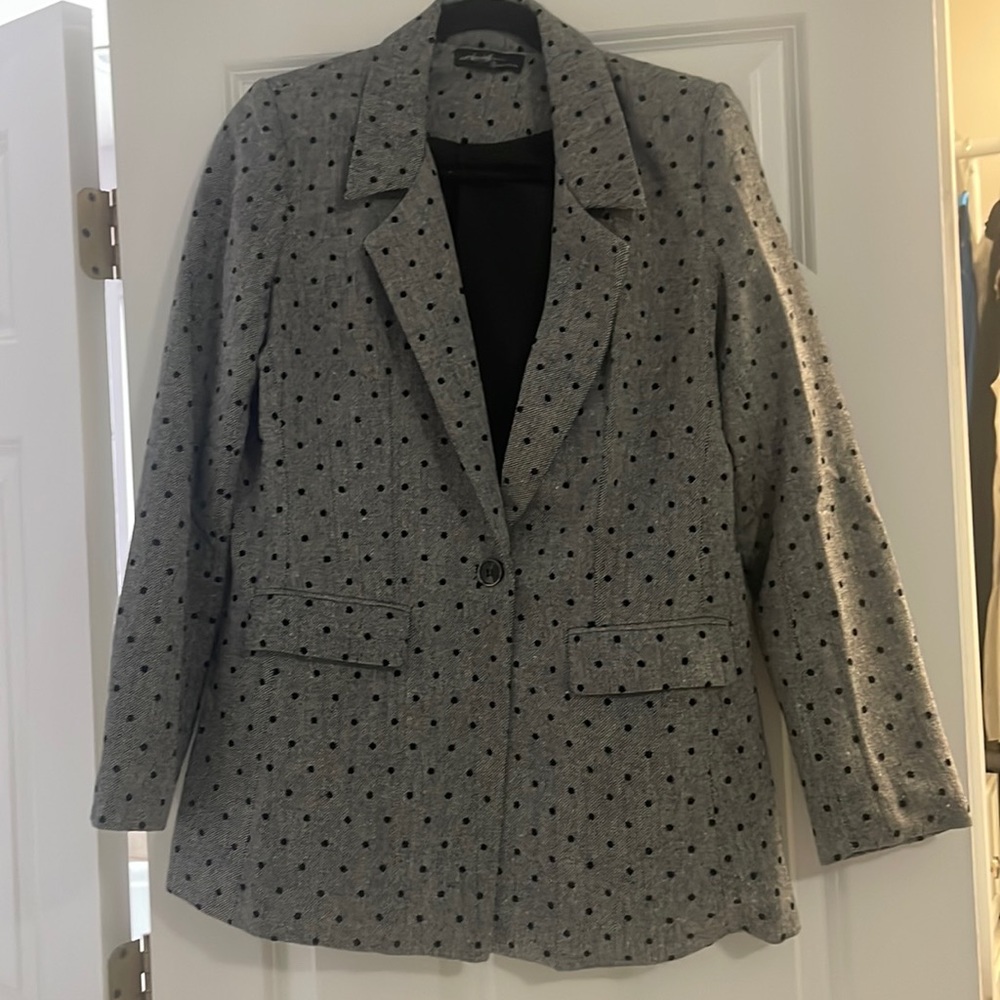 Polka dot pocketed blazer